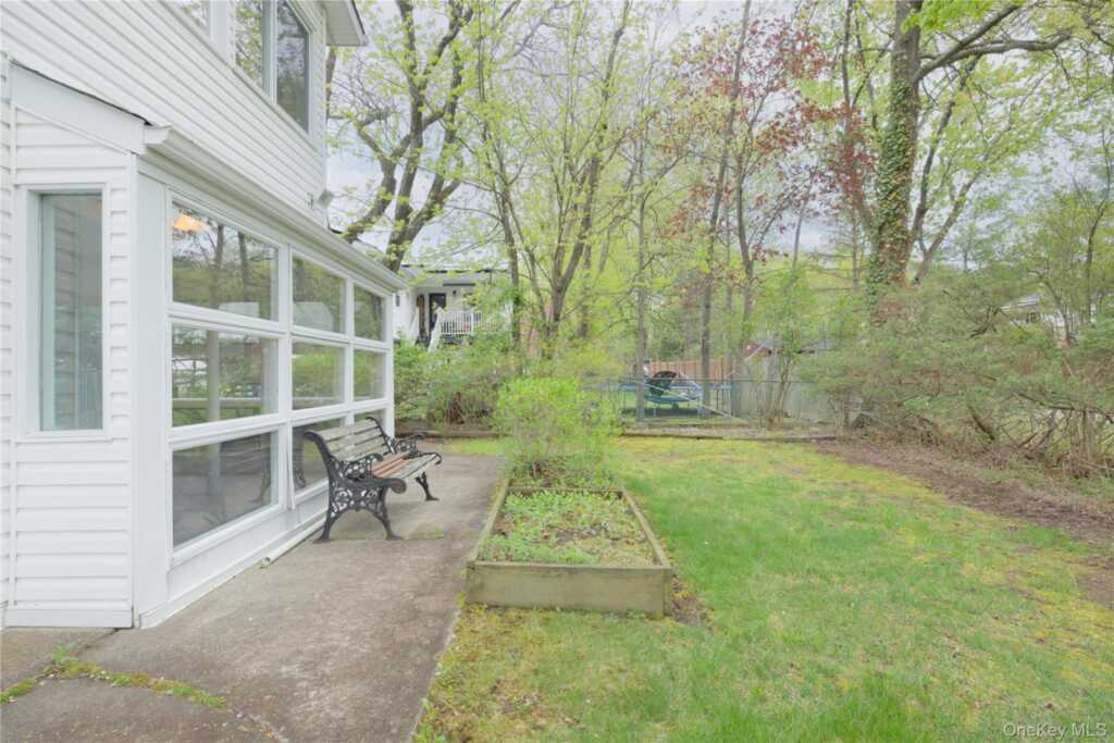 54 Meyer Oval, Pearl River, NY 10965 - Photo 9 of 32