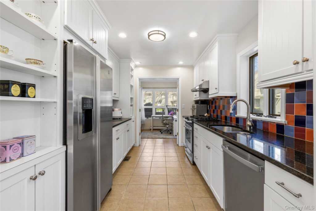 21 Tulip Tree Lane, Rye, NY 10543 - Photo 16 of 36