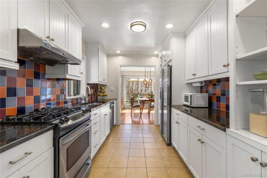 21 Tulip Tree Lane, Rye, NY 10543 - Photo 17 of 36