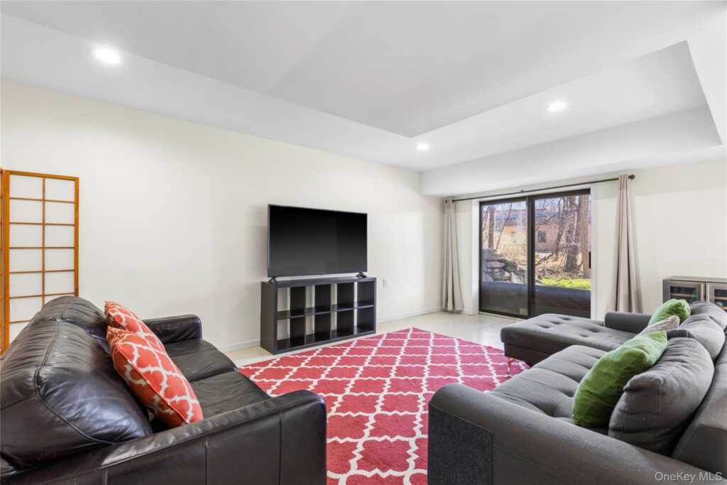 21 Tulip Tree Lane, Rye, NY 10543 - Photo 27 of 36