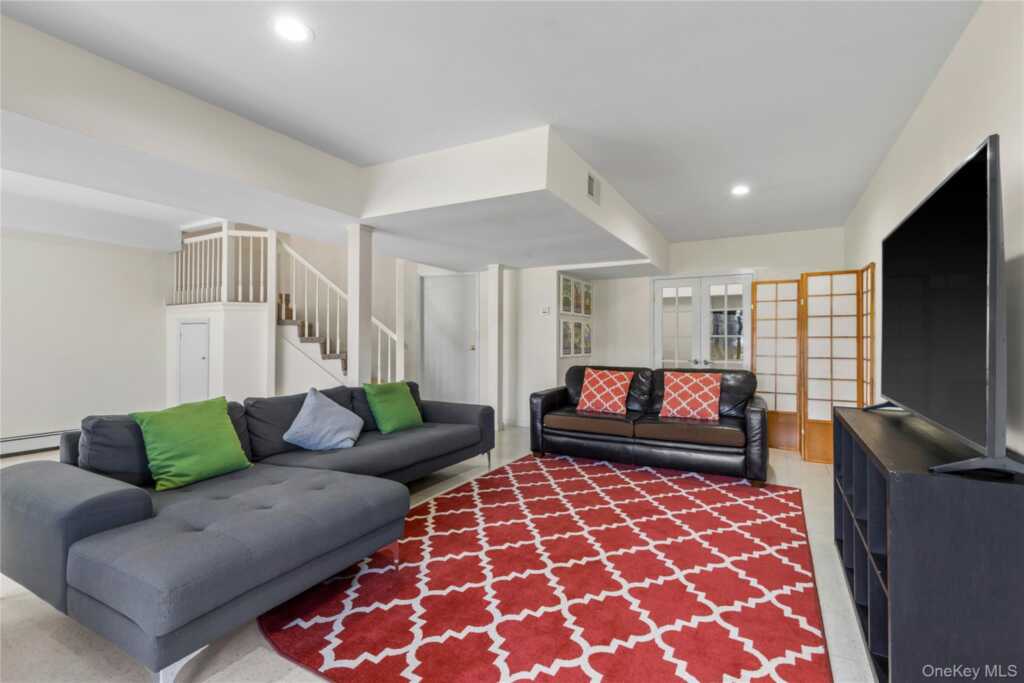 21 Tulip Tree Lane, Rye, NY 10543 - Photo 28 of 36