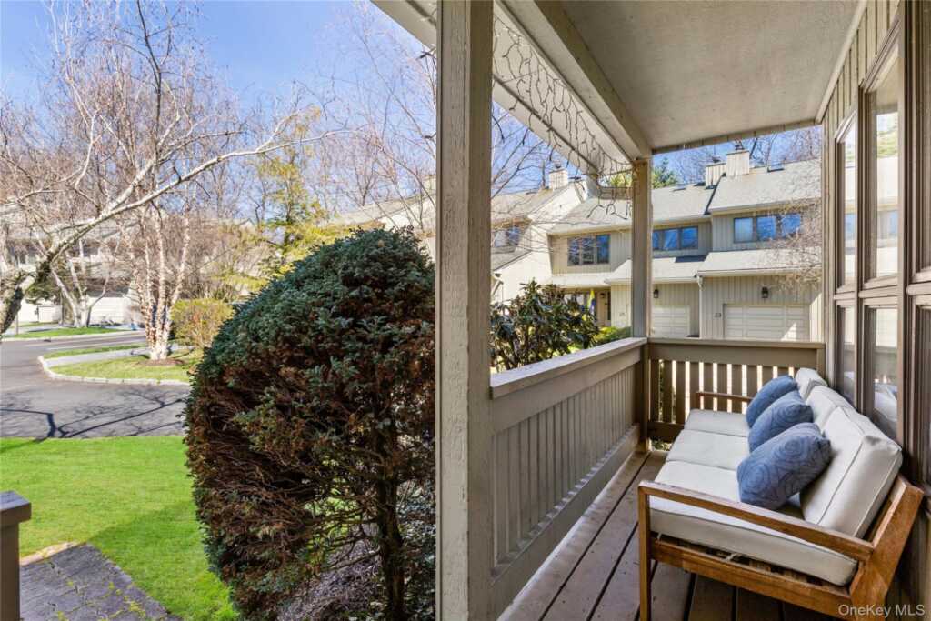 21 Tulip Tree Lane, Rye, NY 10543 - Photo 3 of 36