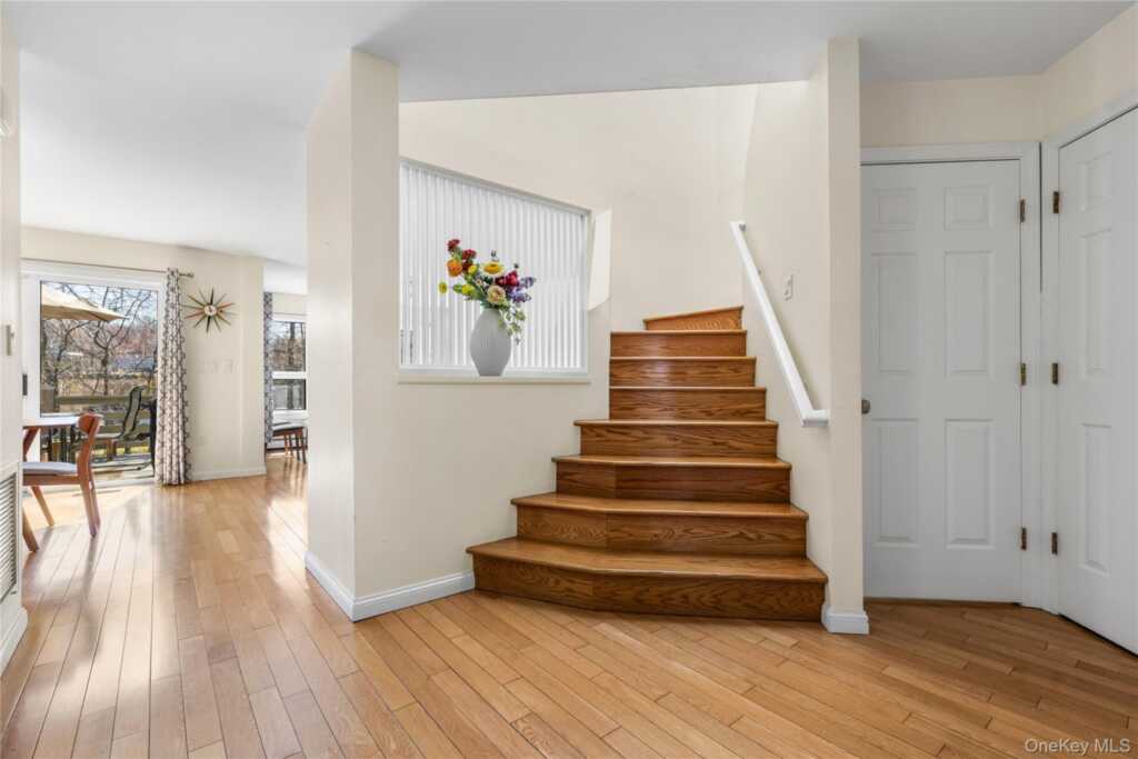 21 Tulip Tree Lane, Rye, NY 10543 - Photo 4 of 36