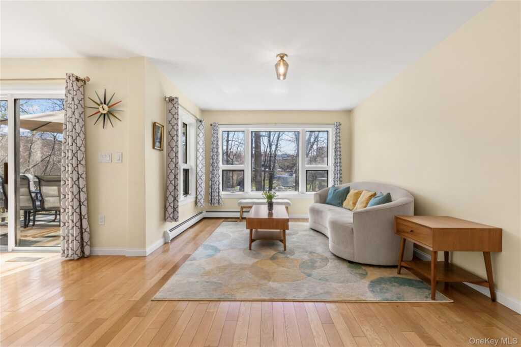 21 Tulip Tree Lane, Rye, NY 10543 - Photo 9 of 36