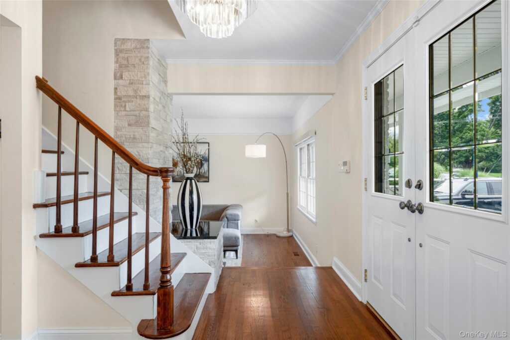 6 Trails End, Rye, NY 10580 - Photo 4 of 37