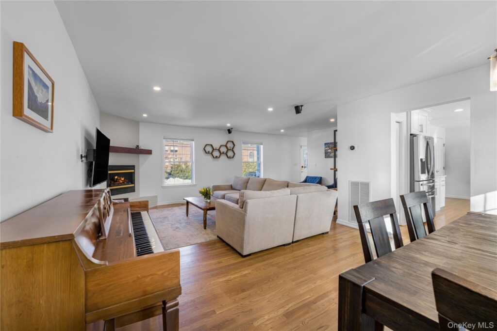 209 Neuton Avenue, Rye, NY 10573 - Photo 5 of 32