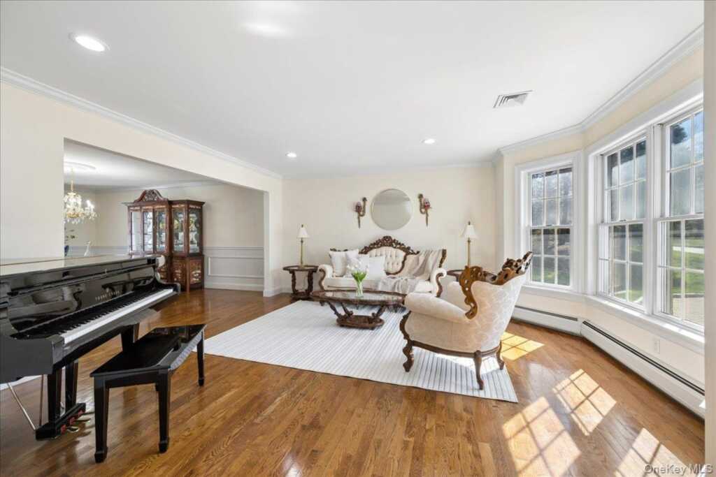 33 King Arthur Court, New City, NY 10956 - Photo 11 of 47