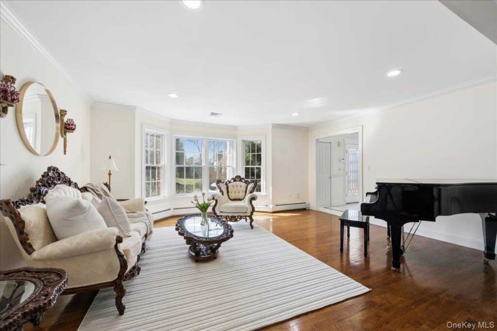 33 King Arthur Court, New City, NY 10956 - Photo 12 of 47