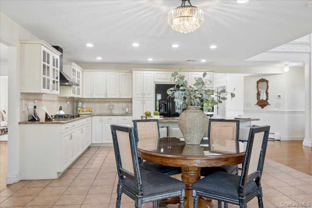 33 King Arthur Court, New City, NY 10956 - Photo 15 of 47