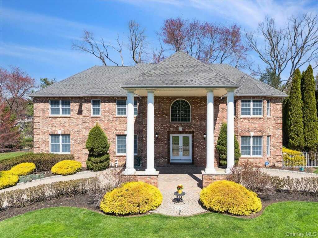 33 King Arthur Court, New City, NY 10956 - Photo 3 of 47