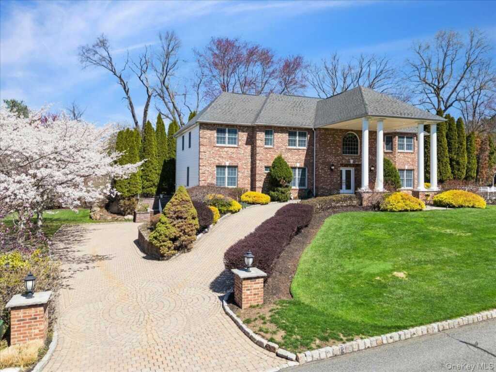33 King Arthur Court, New City, NY 10956 - Photo 4 of 47