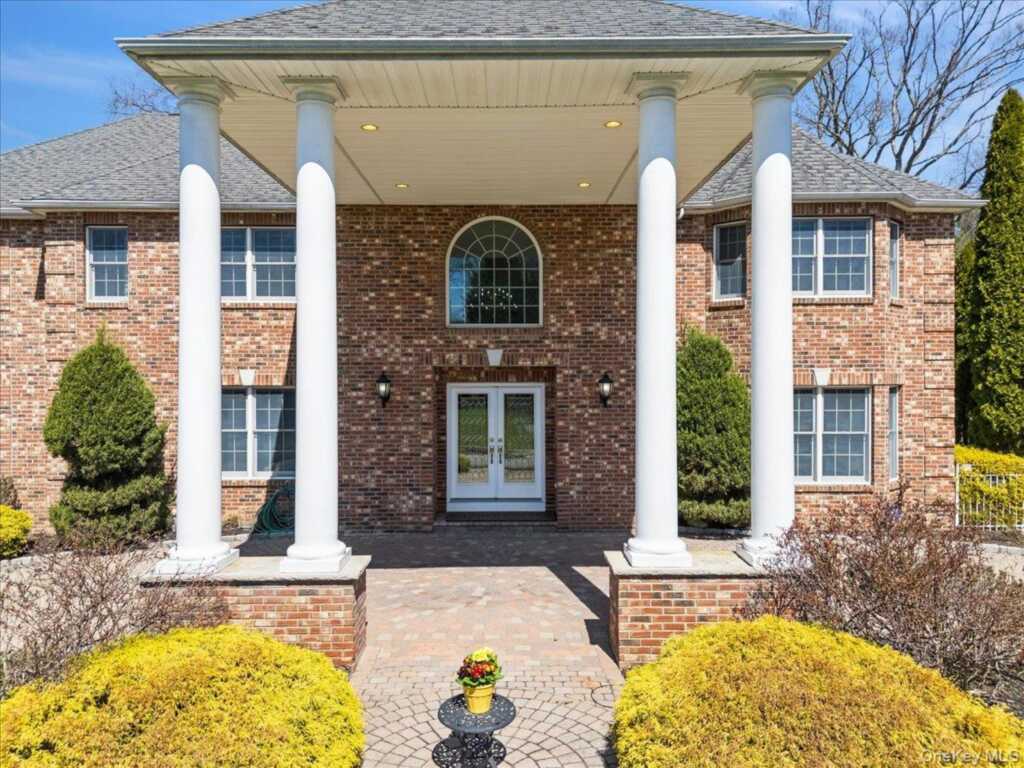 33 King Arthur Court, New City, NY 10956 - Photo 6 of 47