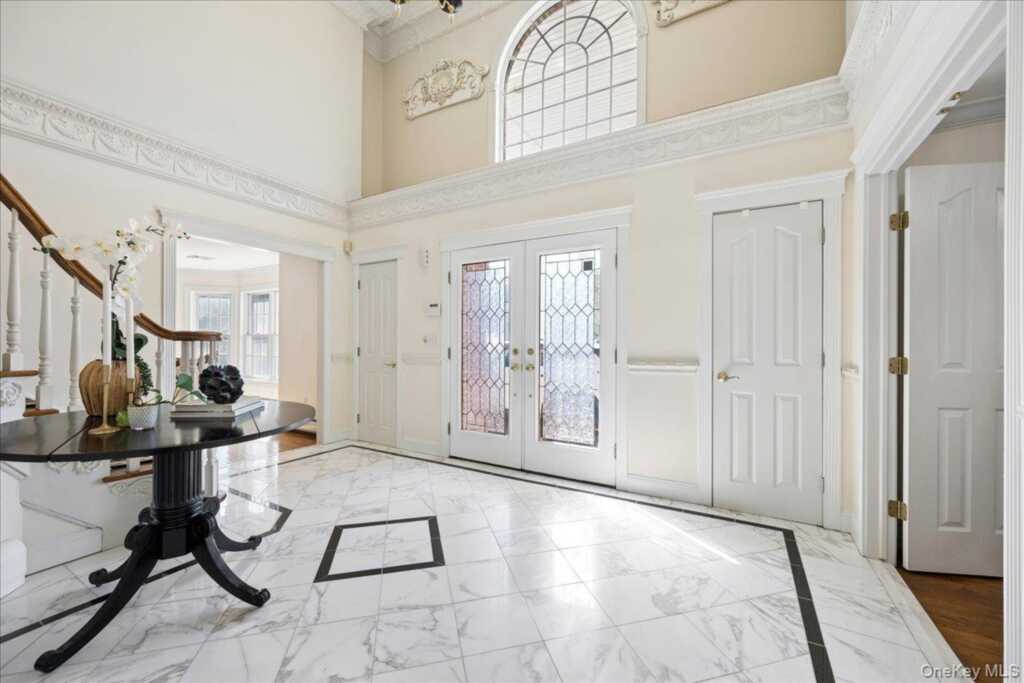 33 King Arthur Court, New City, NY 10956 - Photo 7 of 47