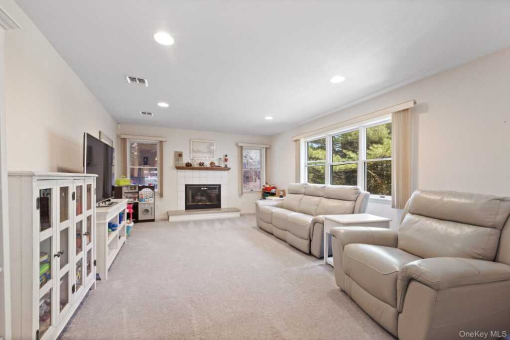 88 Highview Avenue, Nanuet, NY 10954 - Photo 11 of 37