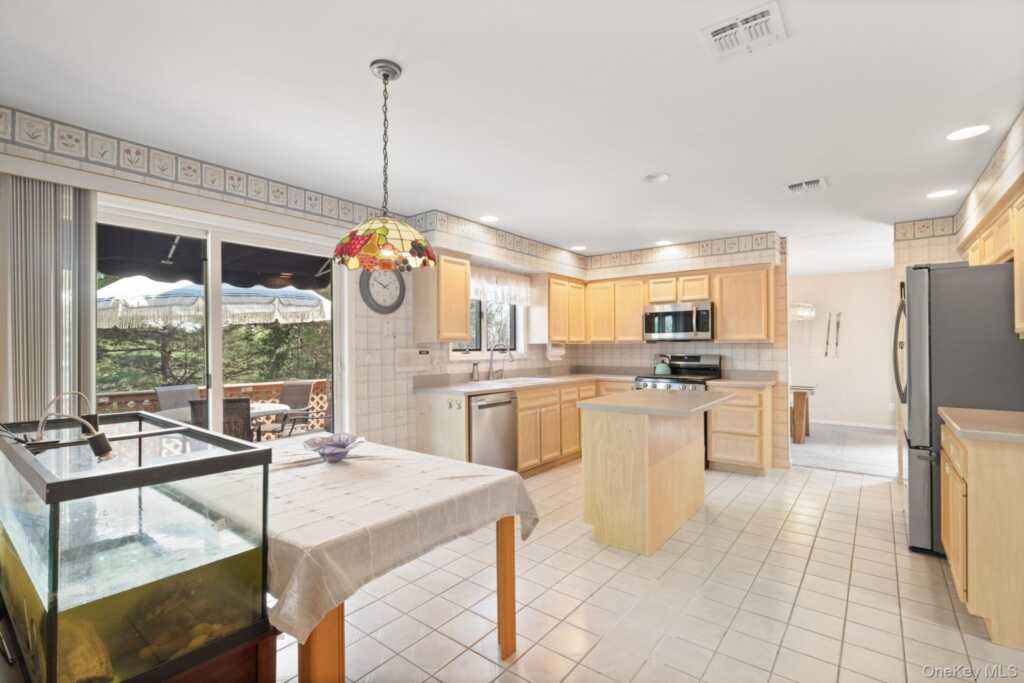 88 Highview Avenue, Nanuet, NY 10954 - Photo 14 of 37