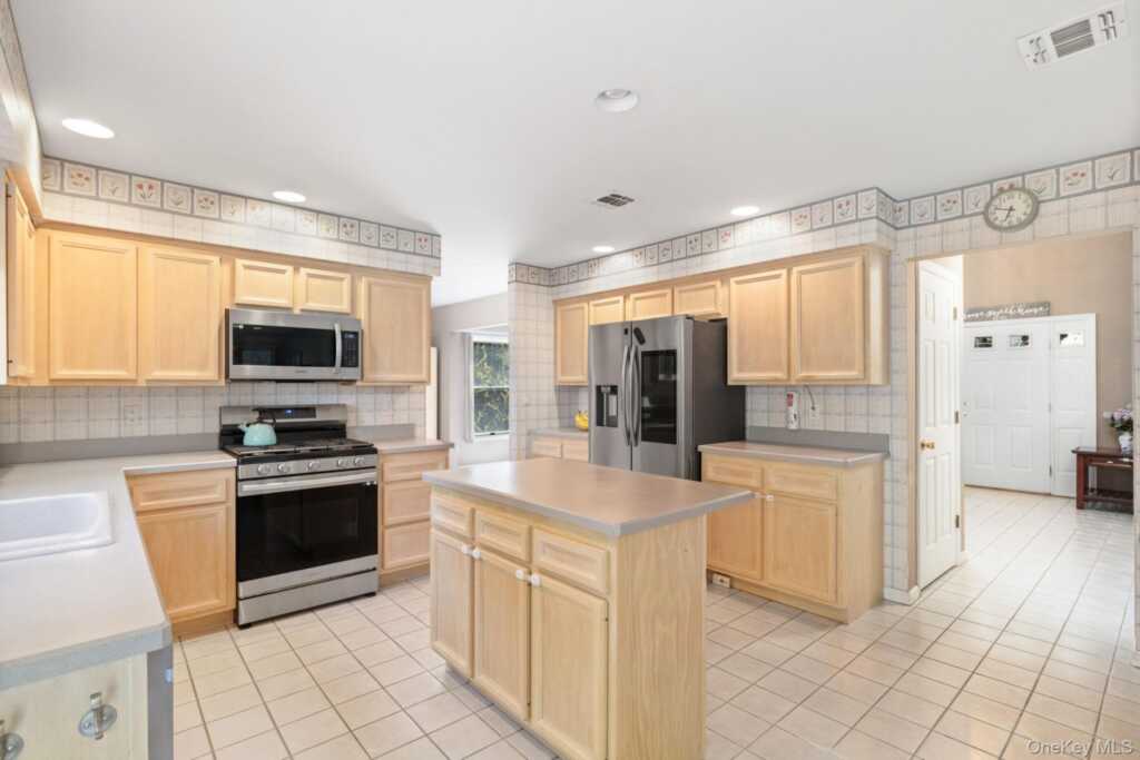 88 Highview Avenue, Nanuet, NY 10954 - Photo 15 of 37