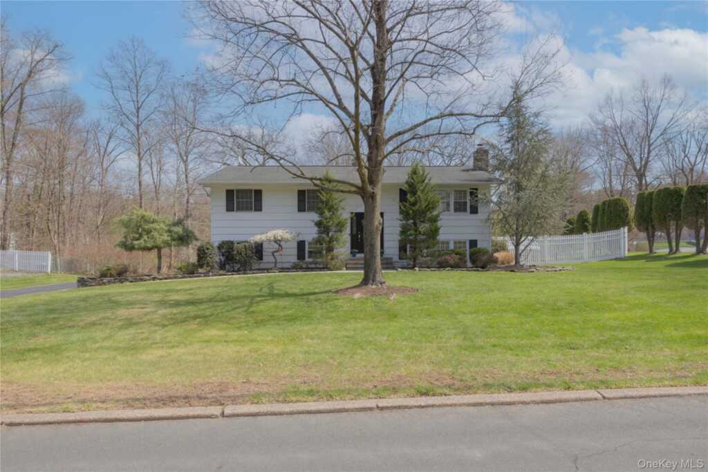 45 Woodglen Drive, New City, NY 10956 - Photo 2 of 43