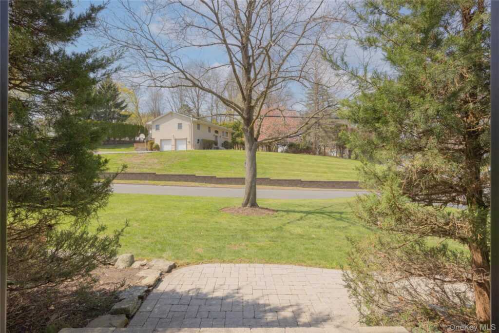 45 Woodglen Drive, New City, NY 10956 - Photo 5 of 43