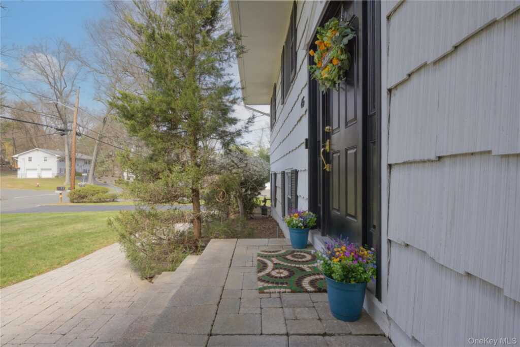 45 Woodglen Drive, New City, NY 10956 - Photo 6 of 43