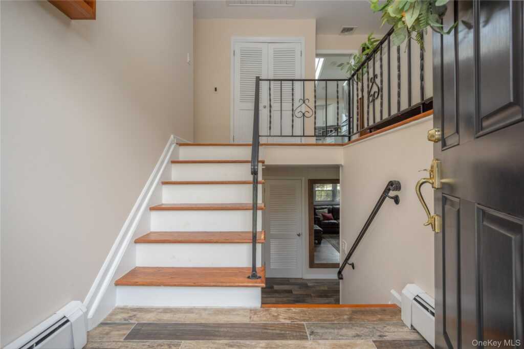 45 Woodglen Drive, New City, NY 10956 - Photo 7 of 43