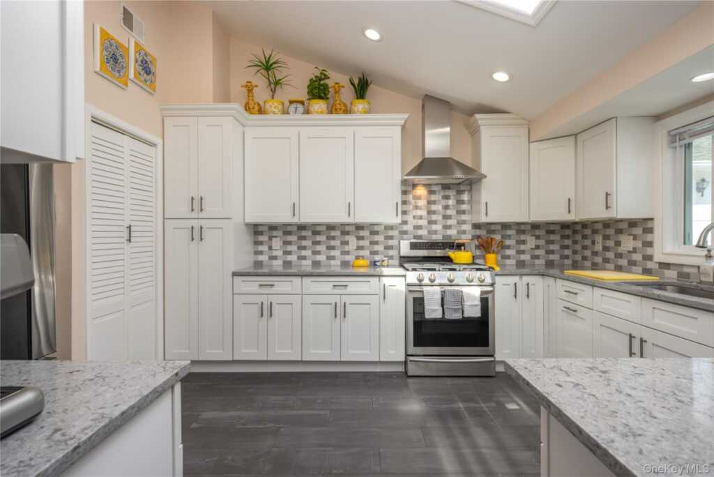 45 Woodglen Drive, New City, NY 10956 - Photo 8 of 43