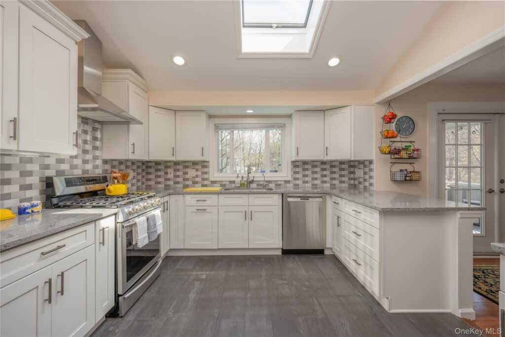 45 Woodglen Drive, New City, NY 10956 - Photo 9 of 43