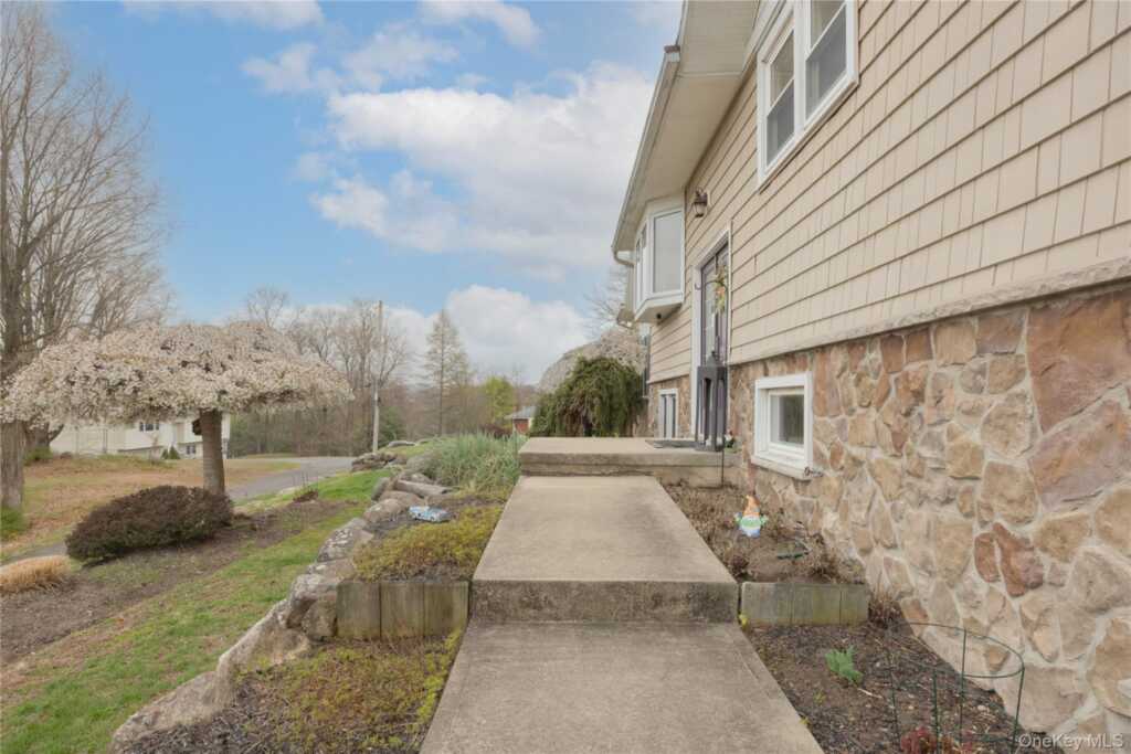 2 Emily Lane, Stony Point, NY 10980 - Photo 4 of 31