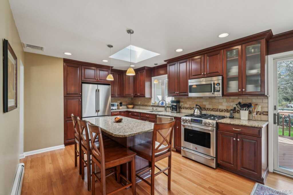 23 Will Rogers Lane, Nanuet, NY 10954 - Photo 12 of 47