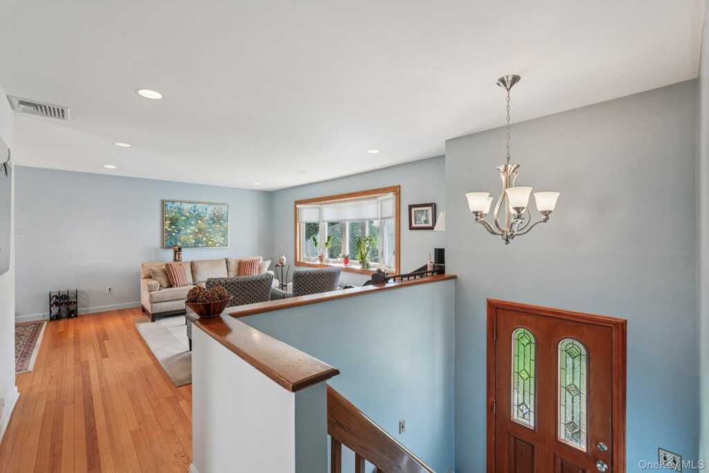 23 Will Rogers Lane, Nanuet, NY 10954 - Photo 2 of 47