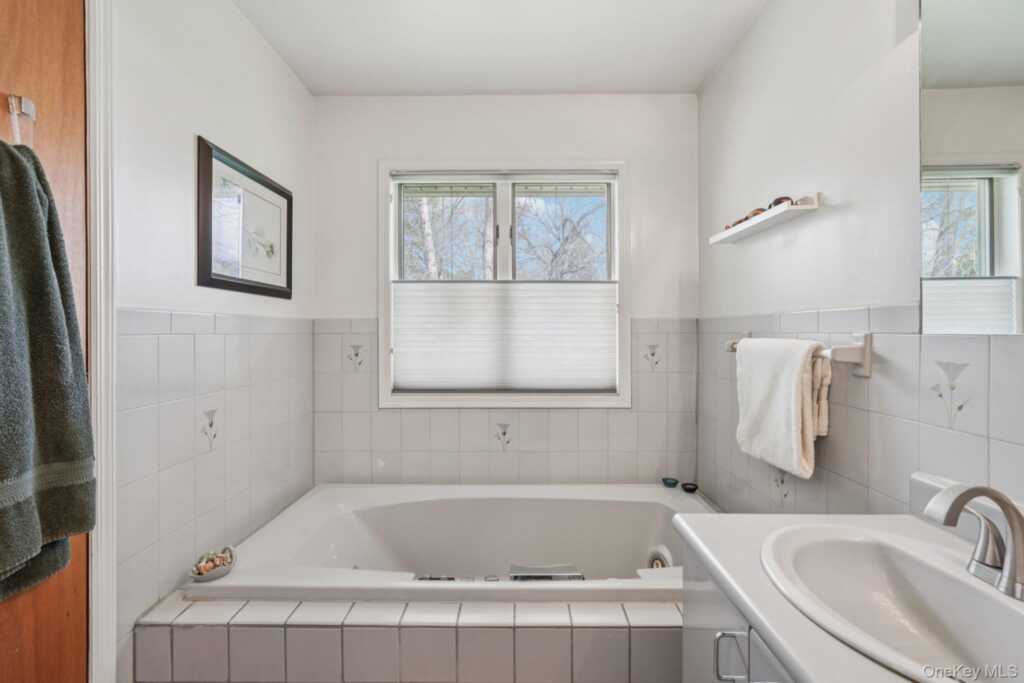 23 Will Rogers Lane, Nanuet, NY 10954 - Photo 29 of 47