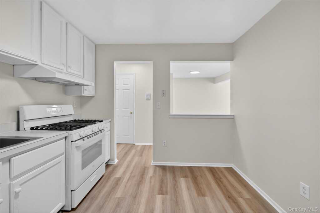 10-12 Chestnut Street, Unit #A105, Suffern, NY 10901 - Photo 5 of 35