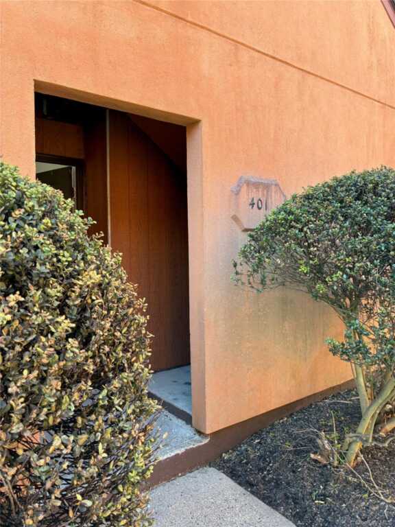 401 Town Hill Road, Unit #1-D, Nanuet, NY 10954 - Photo 2 of 15