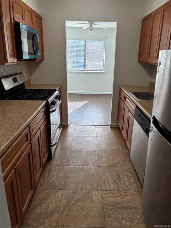 401 Town Hill Road, Unit #1-D, Nanuet, NY 10954 - Photo 3 of 15