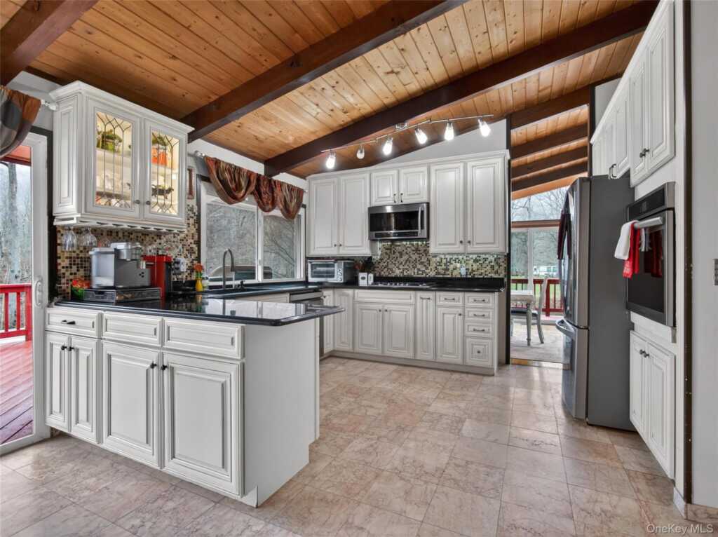 810 Haverstraw Road, Suffern, NY 10901 - Photo 15 of 49