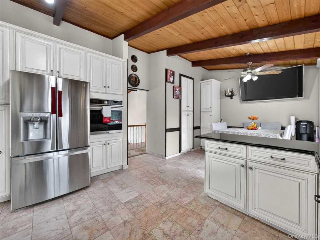 810 Haverstraw Road, Suffern, NY 10901 - Photo 17 of 49