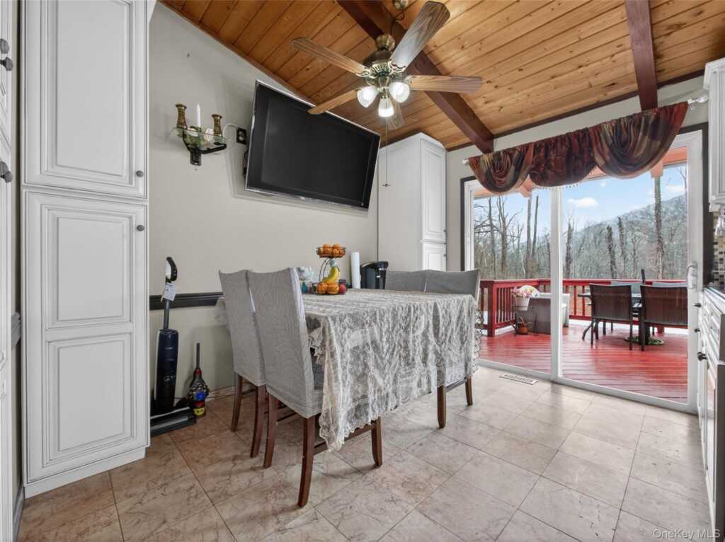 810 Haverstraw Road, Suffern, NY 10901 - Photo 18 of 49