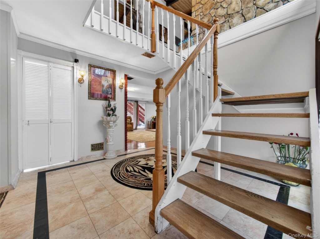 810 Haverstraw Road, Suffern, NY 10901 - Photo 3 of 49