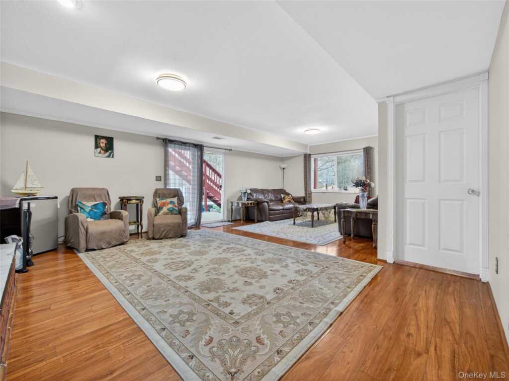 810 Haverstraw Road, Suffern, NY 10901 - Photo 32 of 49