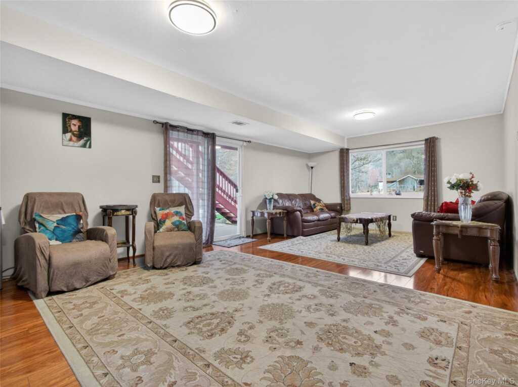 810 Haverstraw Road, Suffern, NY 10901 - Photo 33 of 49