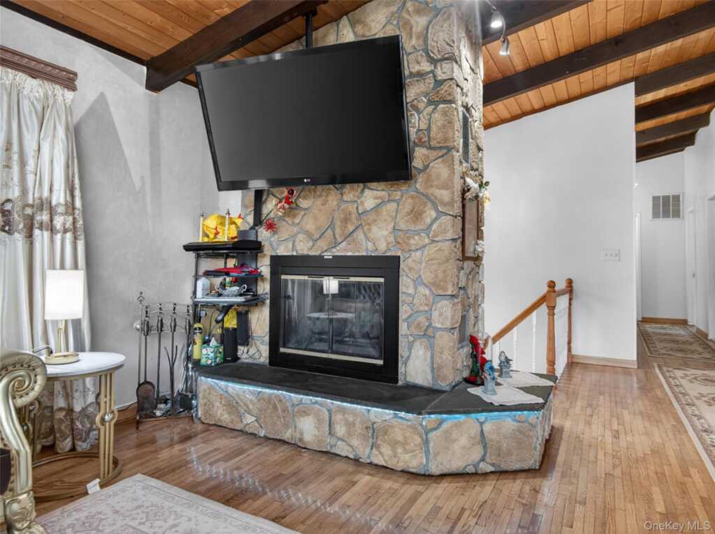 810 Haverstraw Road, Suffern, NY 10901 - Photo 9 of 49