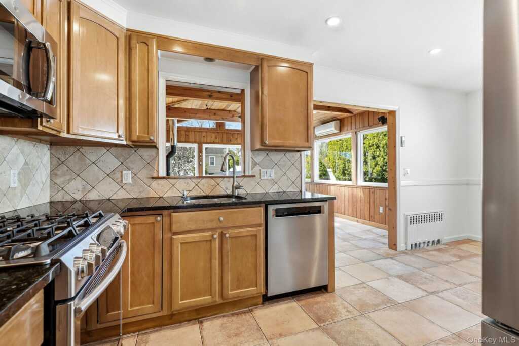 317 Hornidge Road, Rye, NY 10543 - Photo 7 of 21