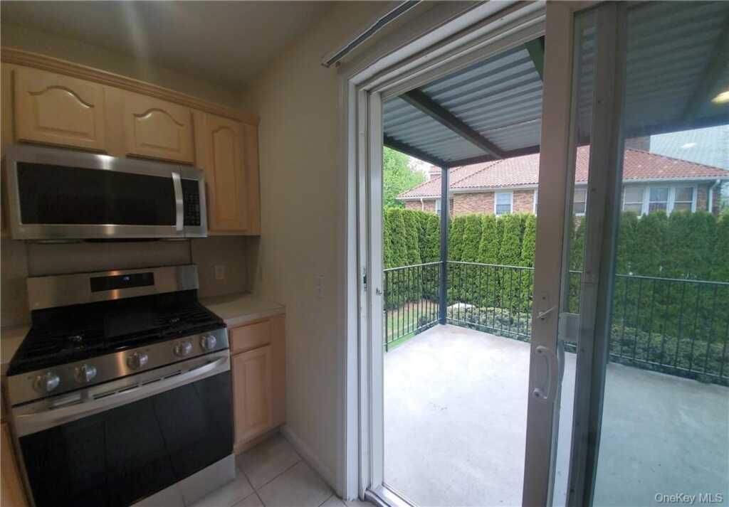315 Washington Avenue, Unit #Unit 1, New Rochelle, NY 10801 - Photo 5 of 29