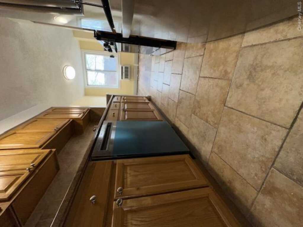 14 Nosband Avenue, Unit #1j, White Plains, NY 10605 - Photo 5 of 35