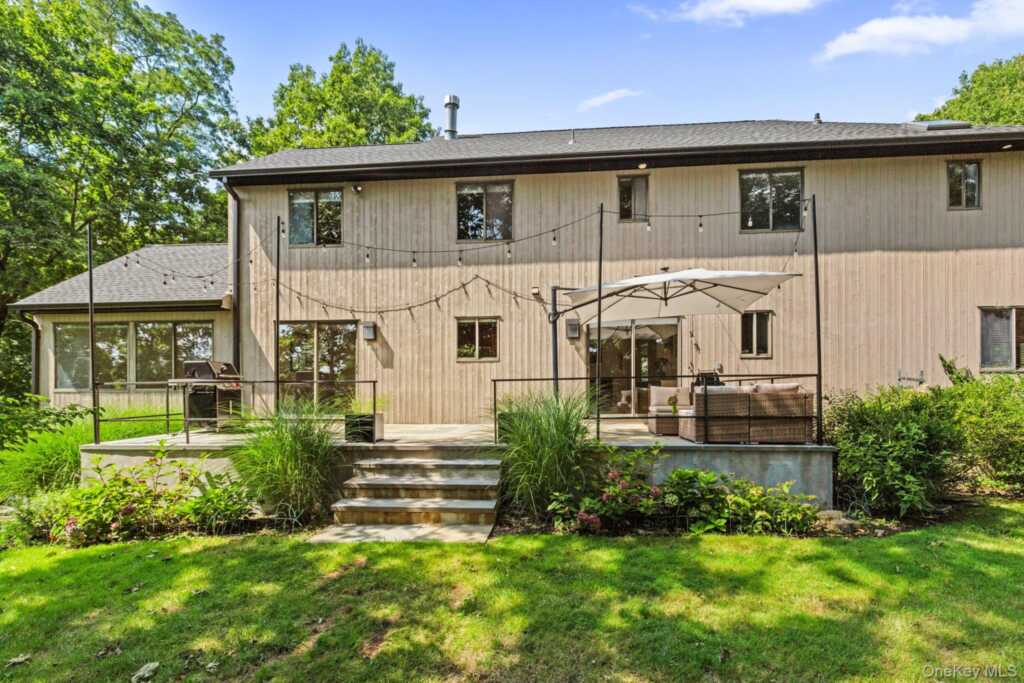 27 Stone Cabin Road, New Rochelle, NY 10801 - Photo 18 of 24