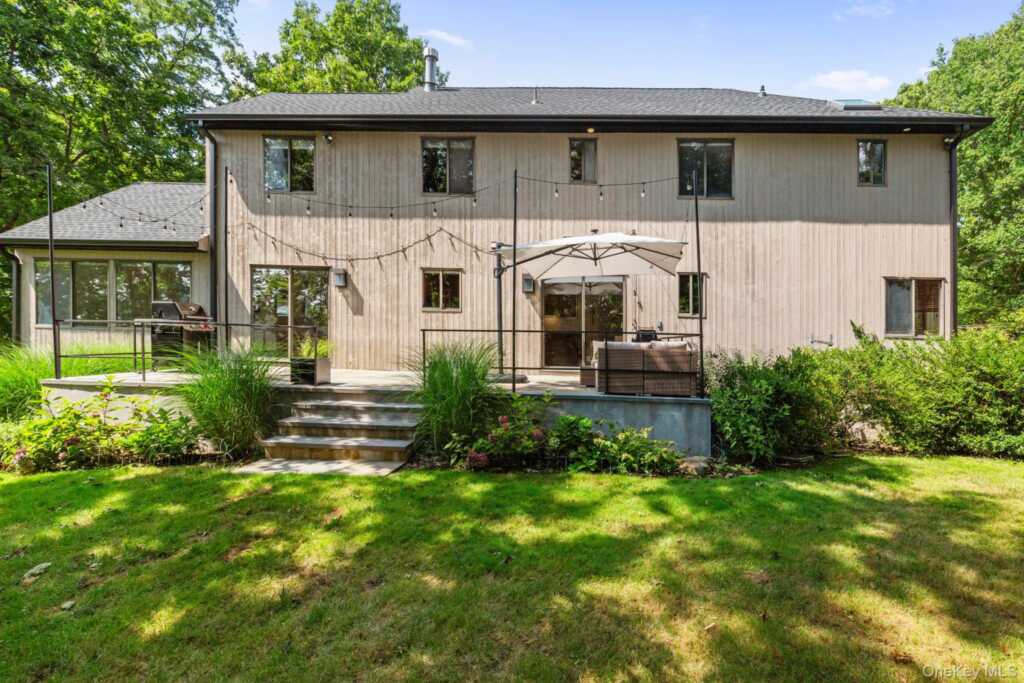 27 Stone Cabin Road, New Rochelle, NY 10801 - Photo 19 of 24