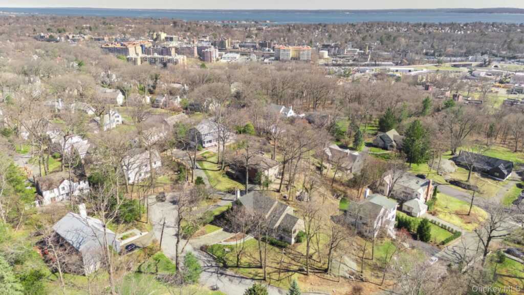 27 Stone Cabin Road, New Rochelle, NY 10801 - Photo 21 of 24