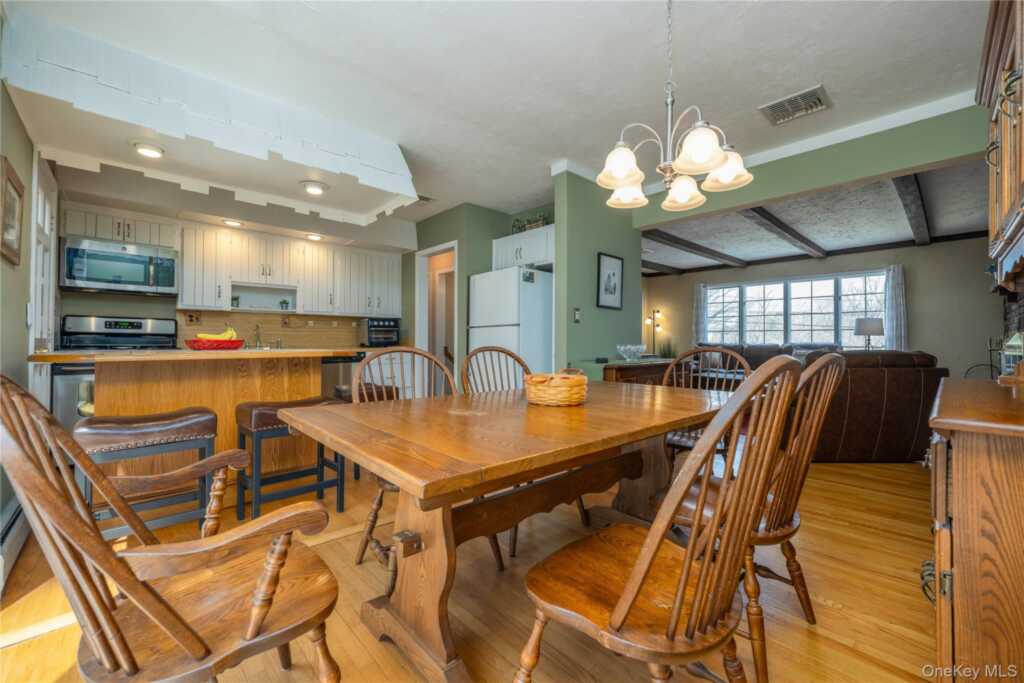 40 Graney Court, Pearl River, NY 10965 - Photo 10 of 24