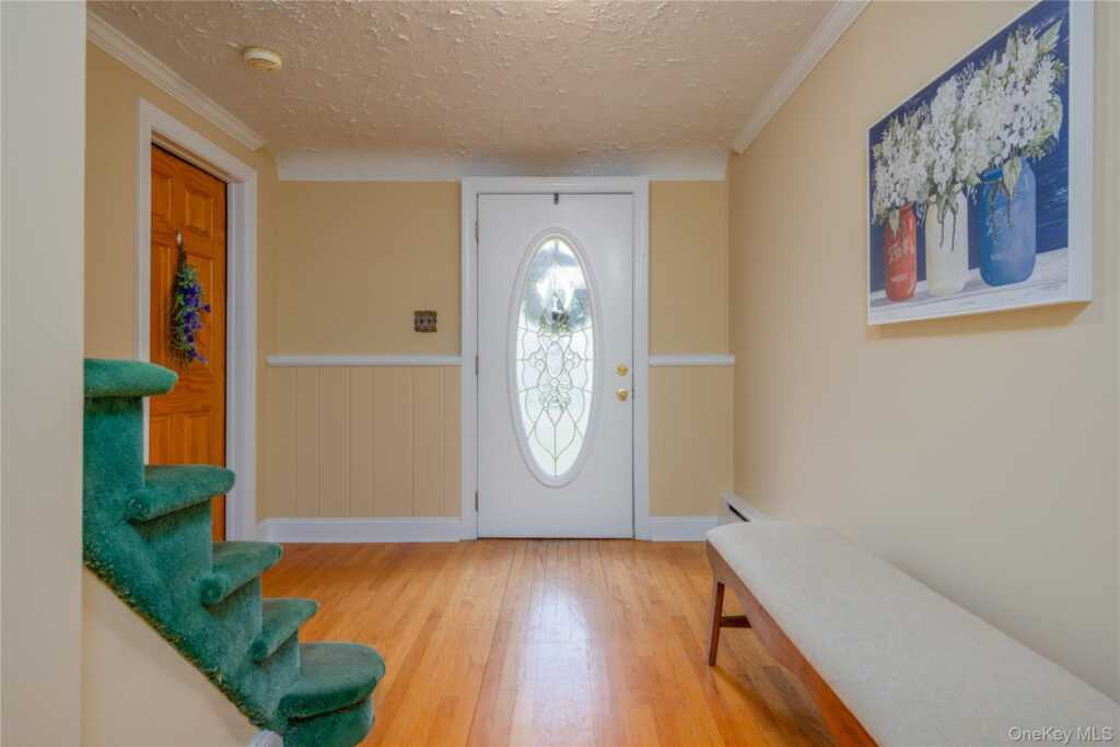 40 Graney Court, Pearl River, NY 10965 - Photo 3 of 24