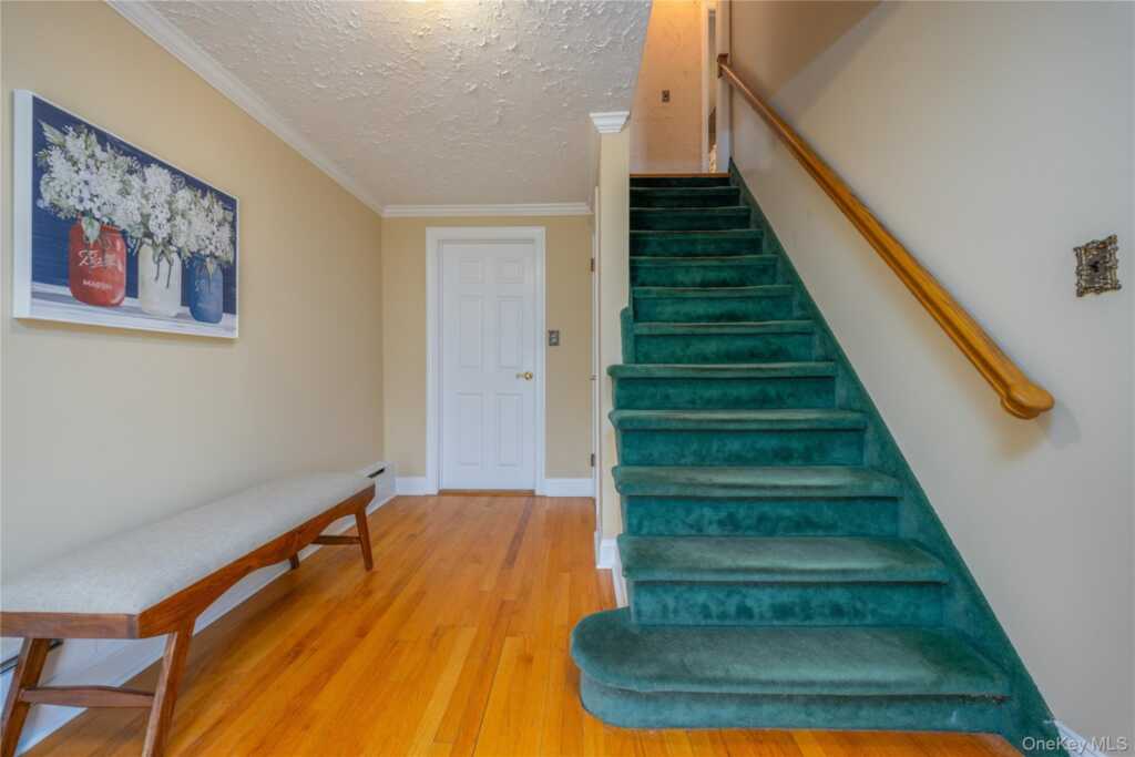 40 Graney Court, Pearl River, NY 10965 - Photo 4 of 24