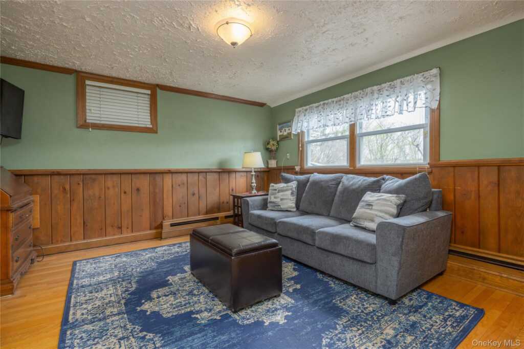 40 Graney Court, Pearl River, NY 10965 - Photo 5 of 24